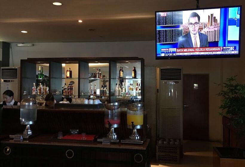 בית מלון כפרי Aryaduta Manado