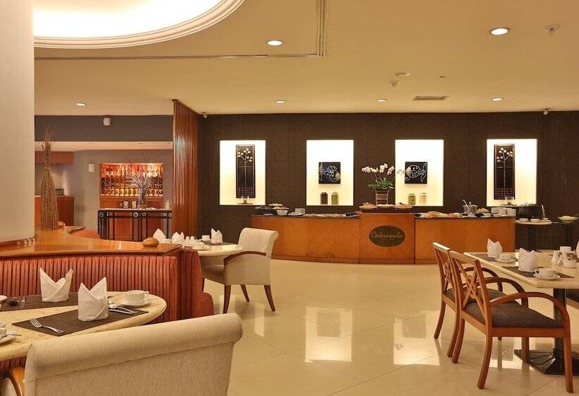 בית מלון כפרי Aryaduta Manado