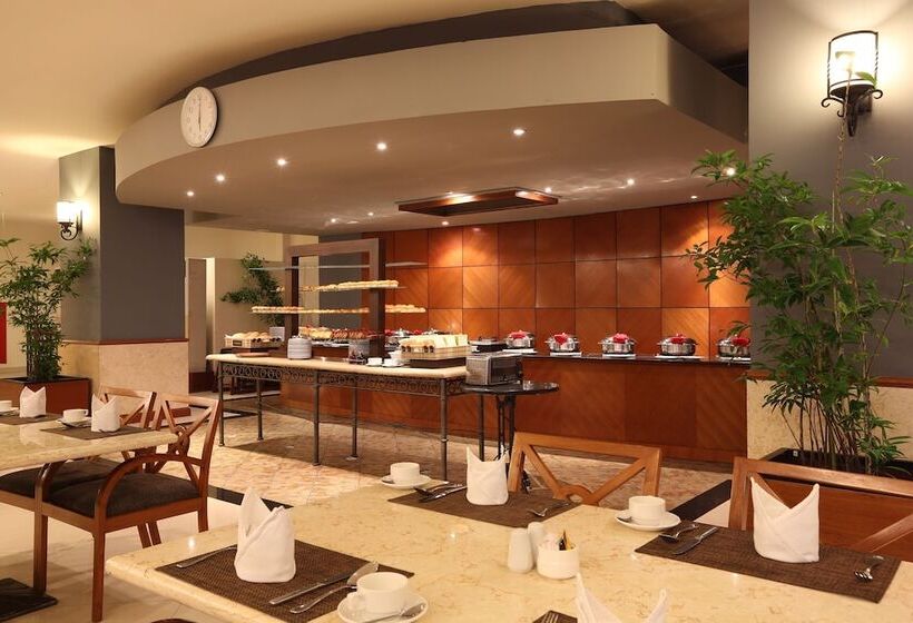 בית מלון כפרי Aryaduta Manado