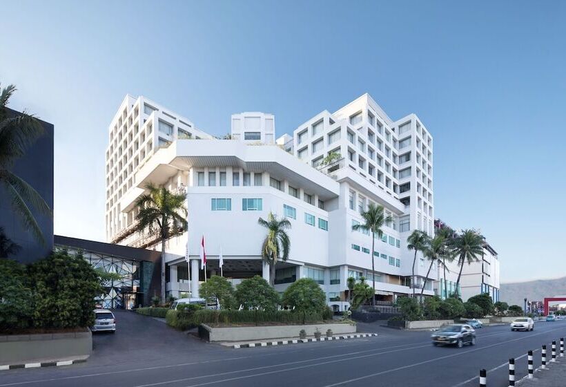 בית מלון כפרי Aryaduta Manado