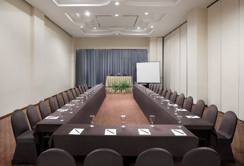 בית מלון כפרי Aryaduta Manado