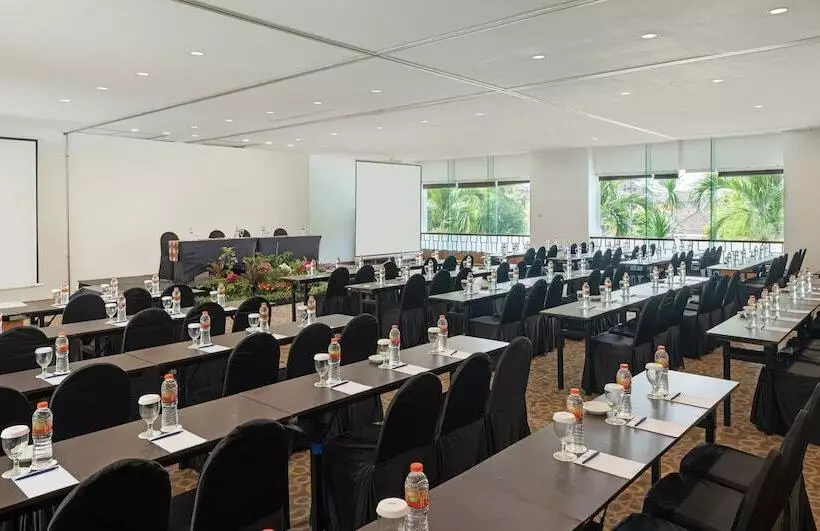 Отель Kimaya Sudirman Yogyakarta By Harris