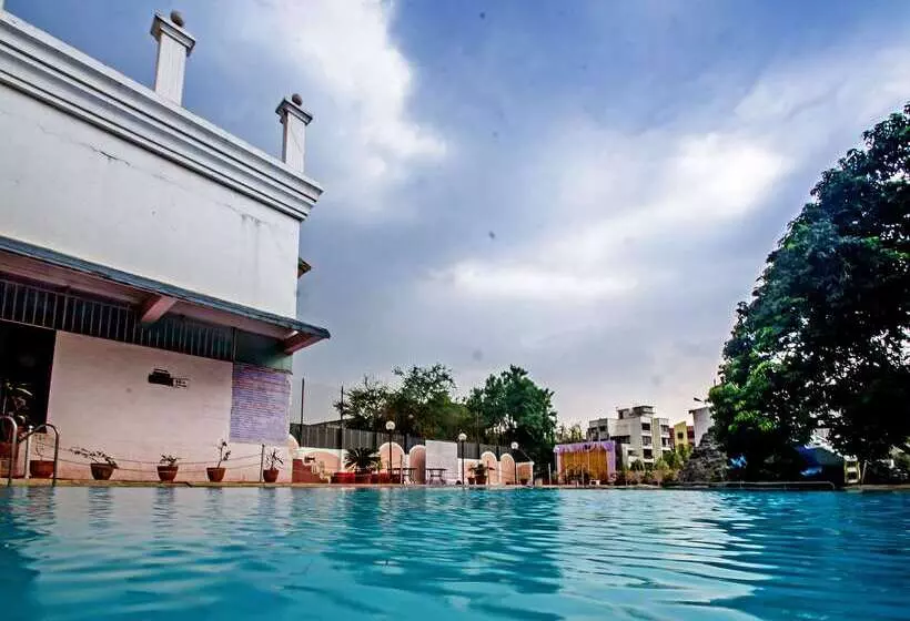 Отель Quality Inn Regency, Nashik