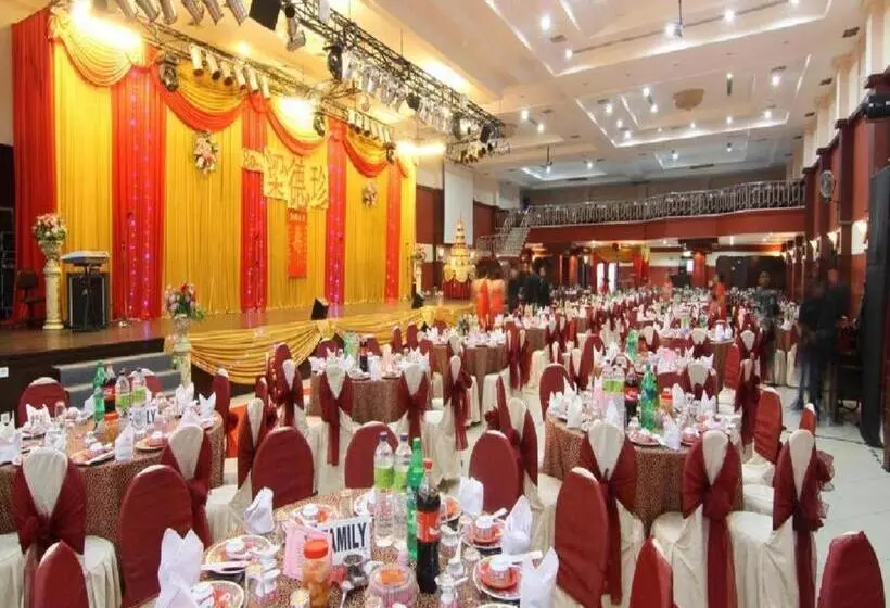 Отель Tarakan Plaza