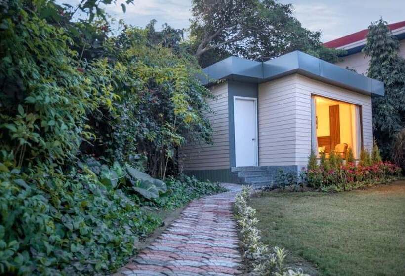 Hotel The Radha Ashok