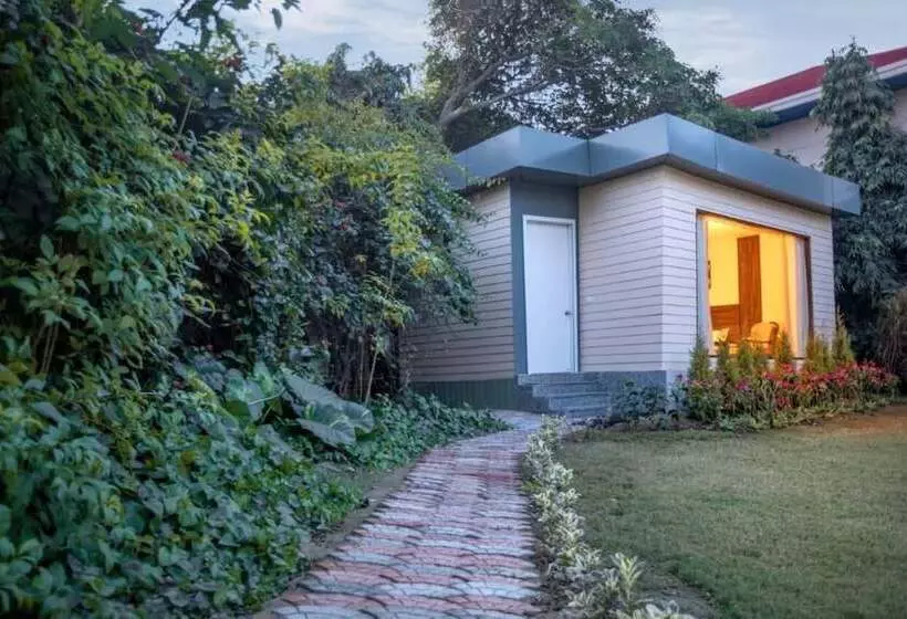 ホテル The Radha Ashok