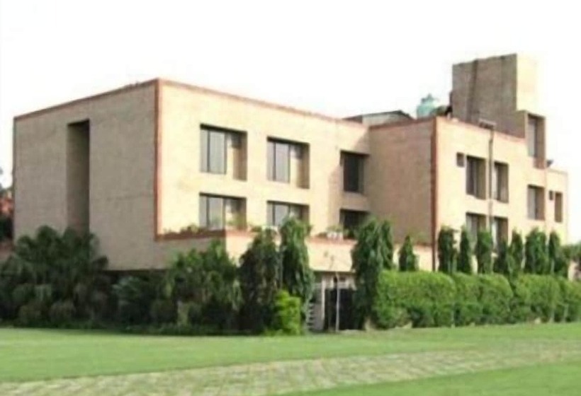 Hotel The Radha Ashok