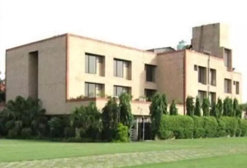 ホテル The Radha Ashok