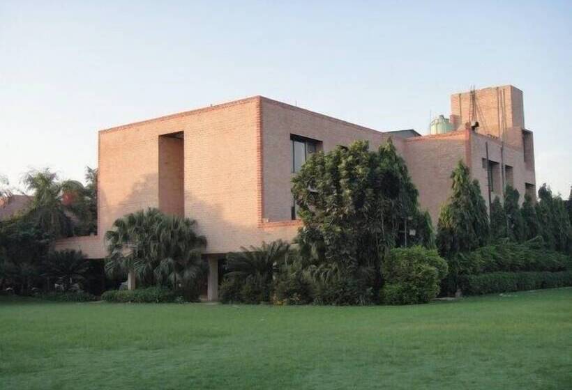 Hotel The Radha Ashok