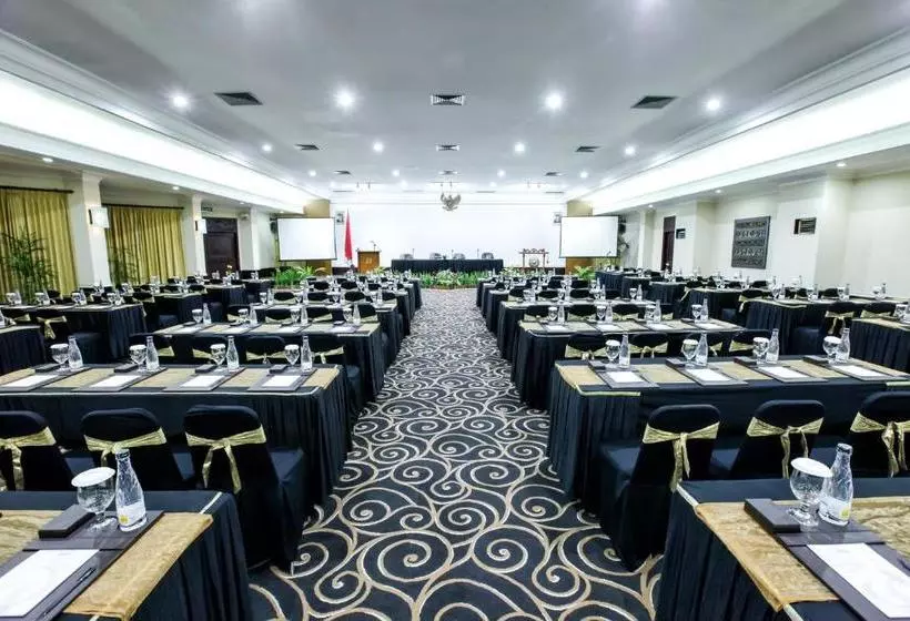 Singgasana Hotel Surabaya