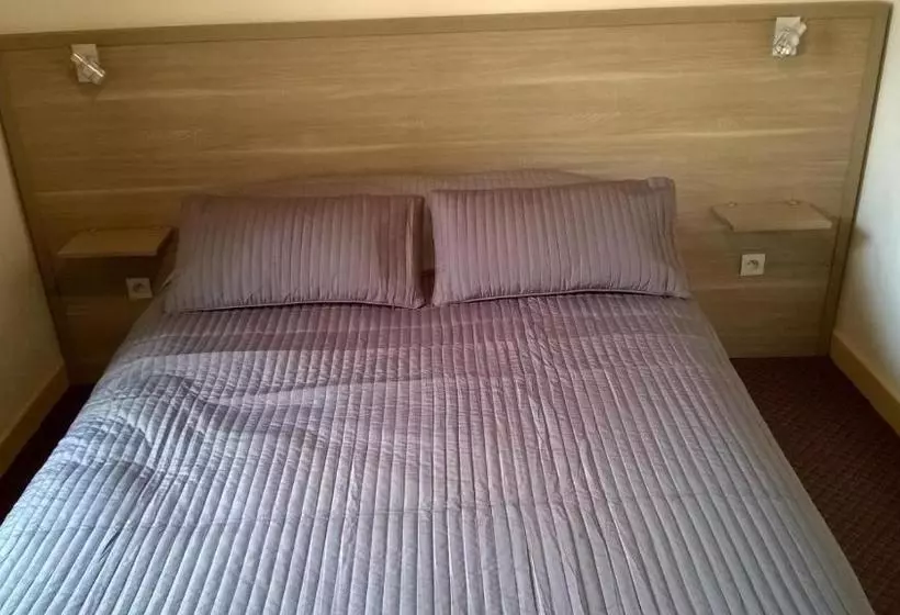 هتل Hôtel Des Voyageurs