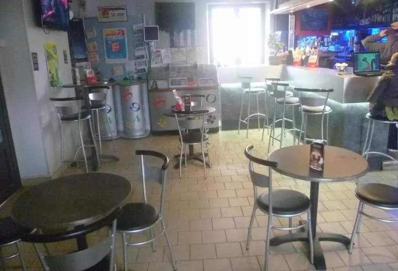 هتل Hôtel Des Voyageurs