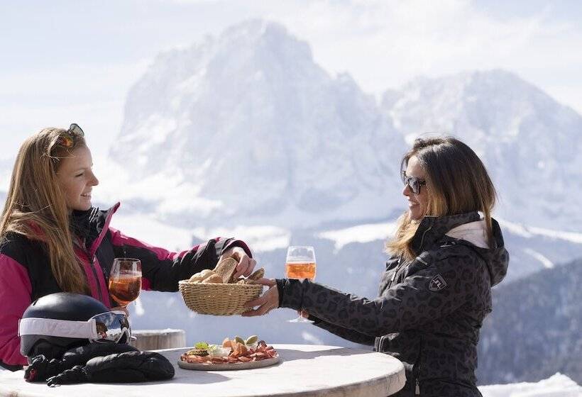 בית מלון כפרי Adler Spa Resort Dolomiti