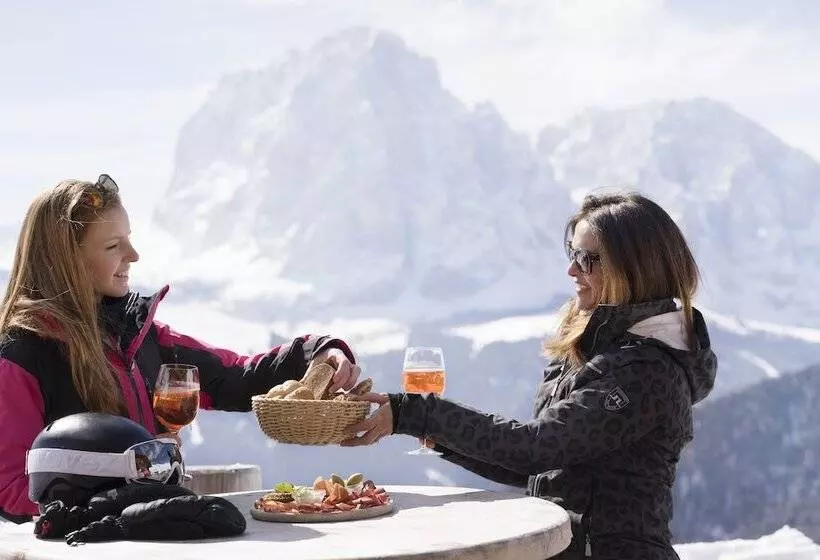 Отель Adler Spa Resort Dolomiti