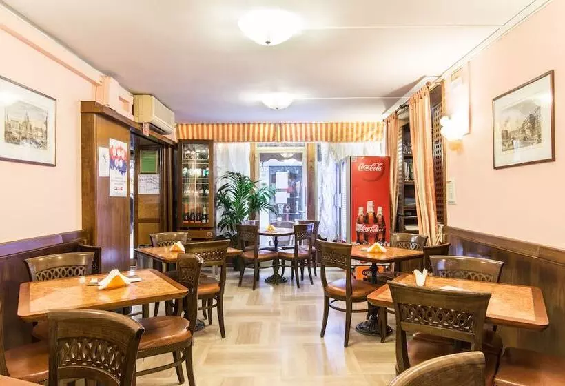 هتل Ambassador Tre Rose