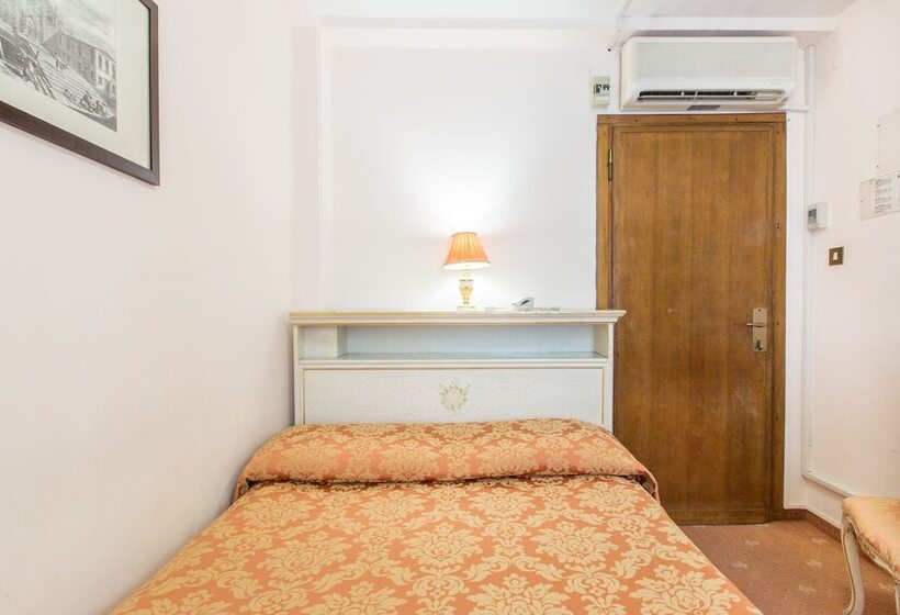 هتل Ambassador Tre Rose