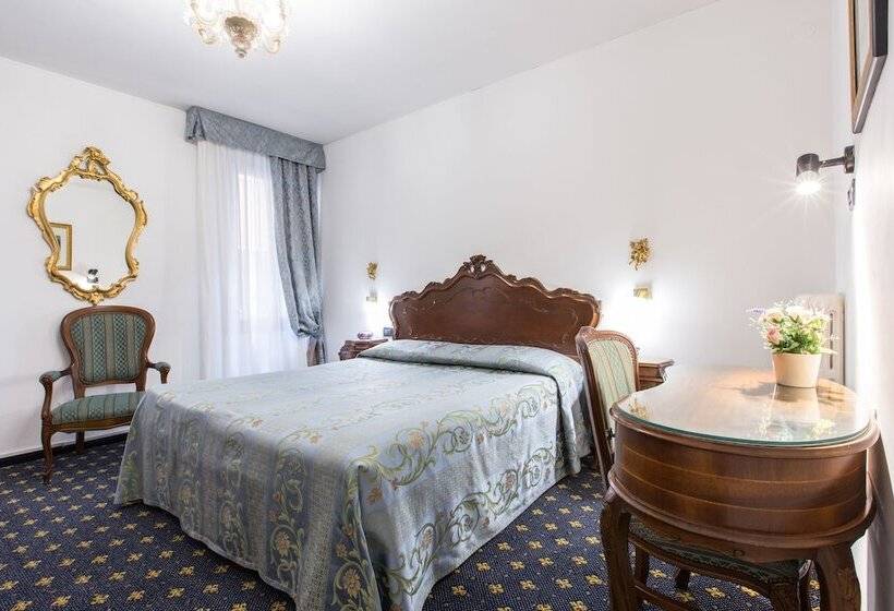 هتل Ambassador Tre Rose