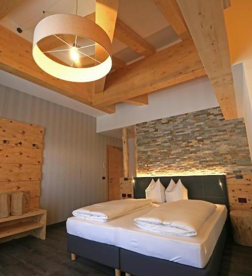 בית מלון כפרי Astoria