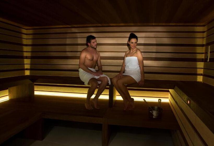 בית מלון כפרי Astoria