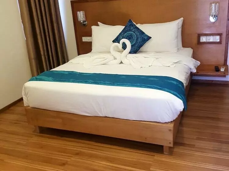 هتل Hudhuveli Inn