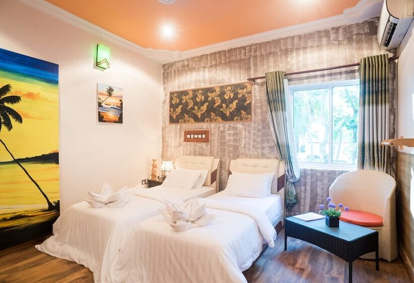 هتل Coral Reef View Inn