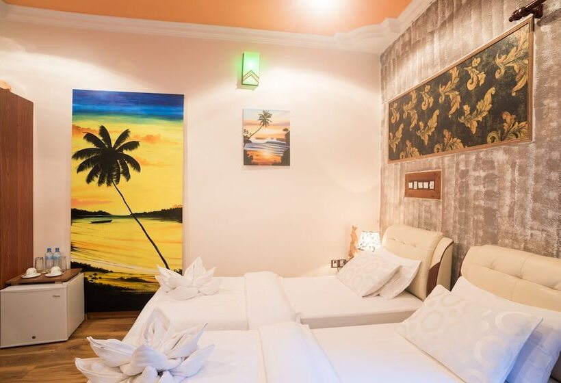 هتل Coral Reef View Inn