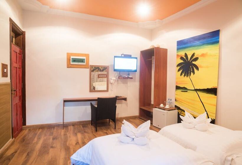 هتل Coral Reef View Inn