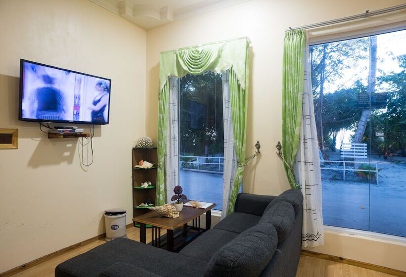 هتل Coral Reef View Inn