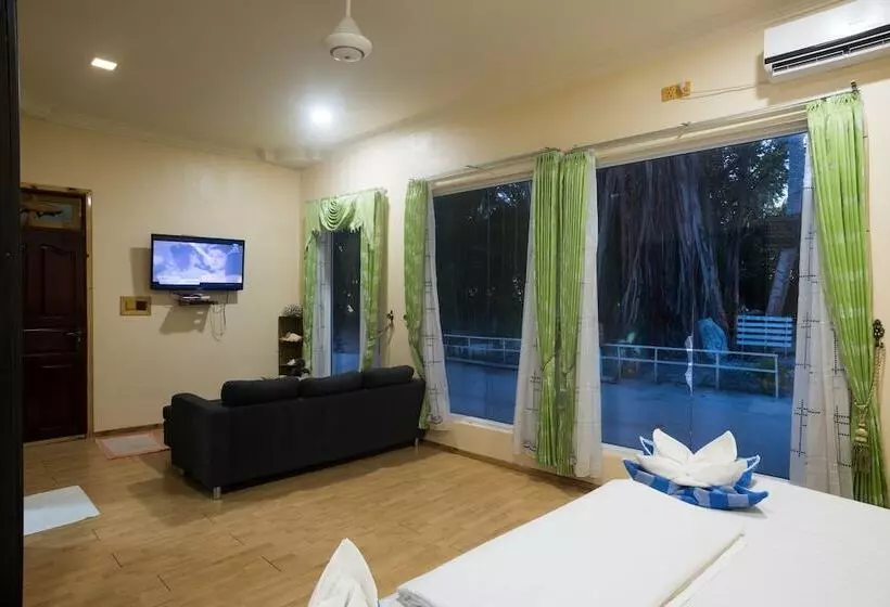 هتل Coral Reef View Inn