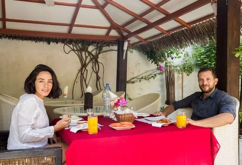 هتل Coral Reef View Inn