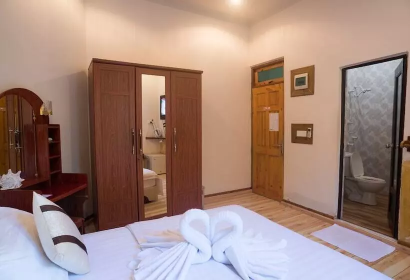 هتل Coral Reef View Inn