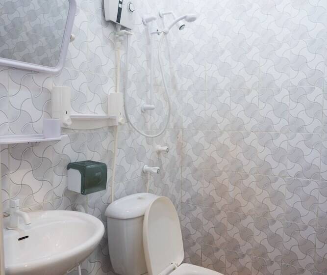 هتل Coral Reef View Inn