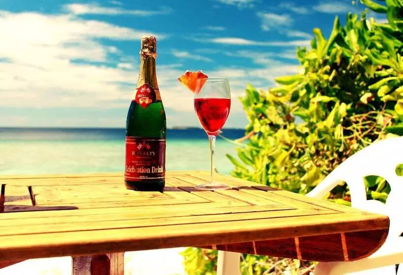 هتل Coral Reef View Inn