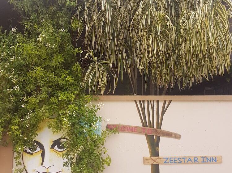 پانسیون Zeestar Inn