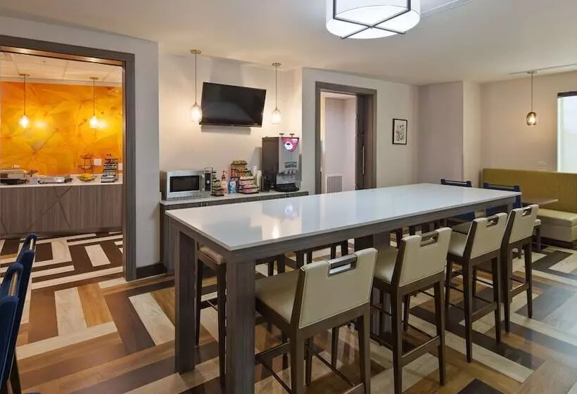 ホテル Best Western Green Oaks Inn