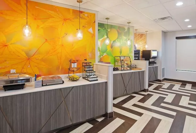 ホテル Best Western Green Oaks Inn