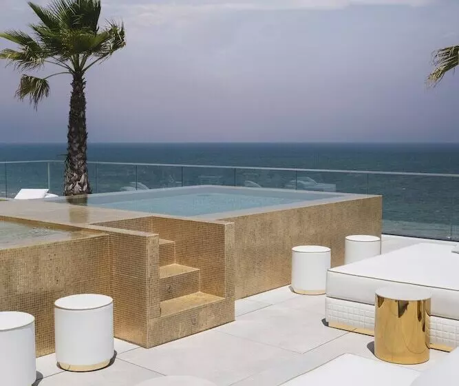 Отель The Promenade Luxury Wellness