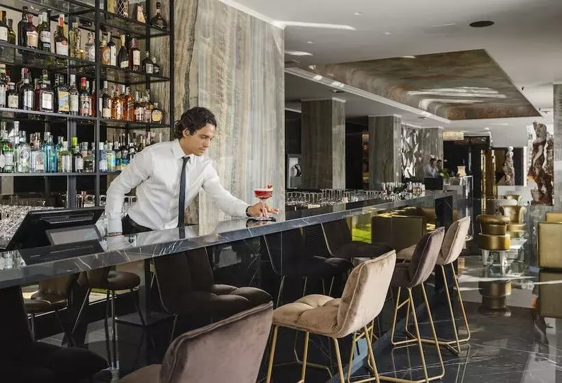 Отель The Promenade Luxury Wellness