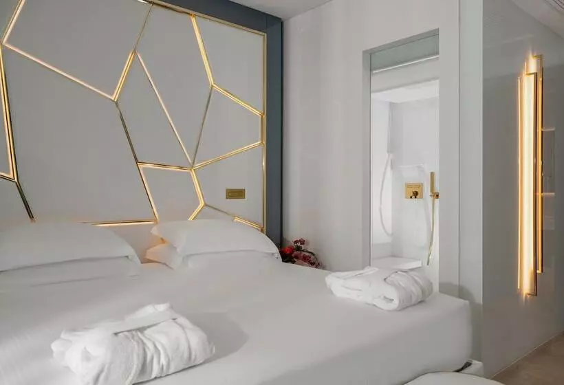 Отель The Promenade Luxury Wellness