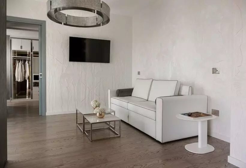 Отель The Promenade Luxury Wellness