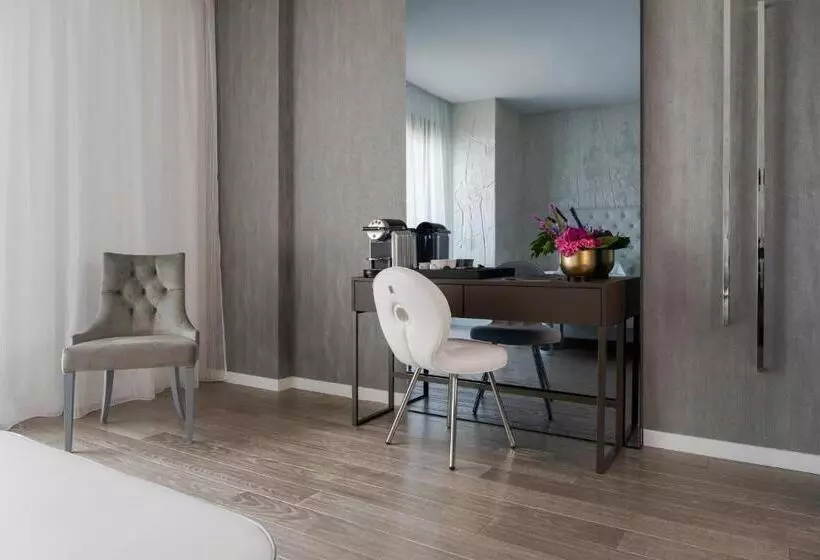 Отель The Promenade Luxury Wellness