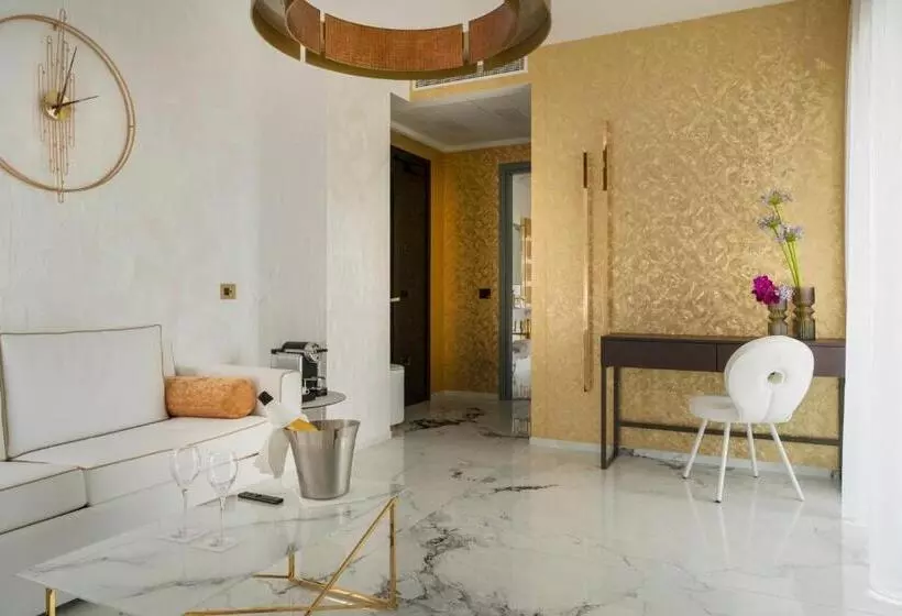 Отель The Promenade Luxury Wellness