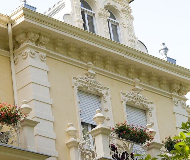 هتل Villa Westend