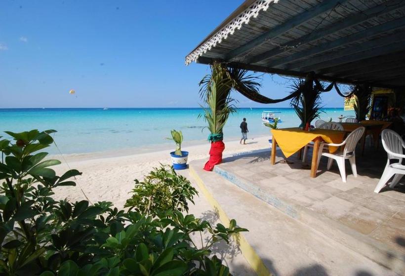 هتل Foote Prints On The Sands