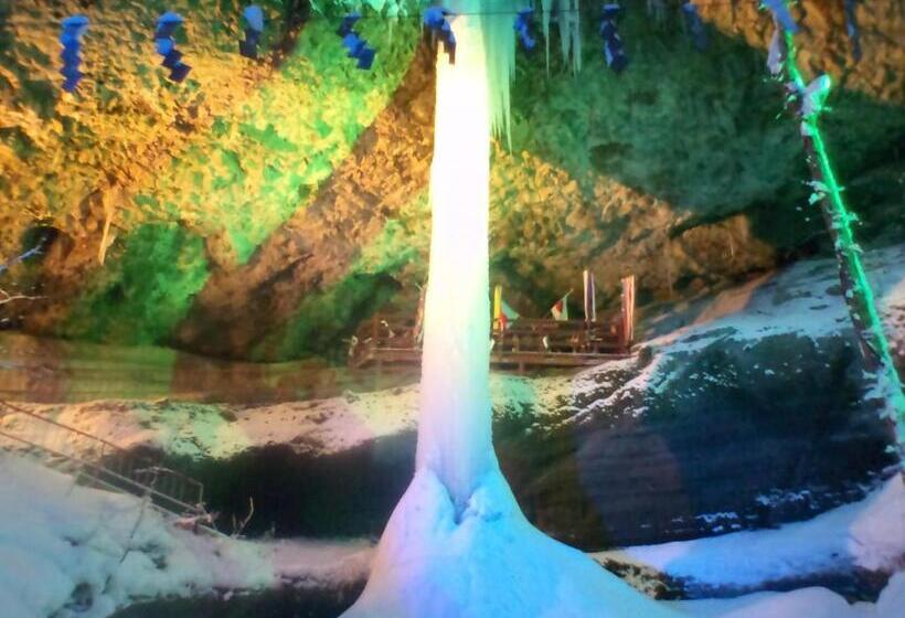 هتل Hirosaki Park