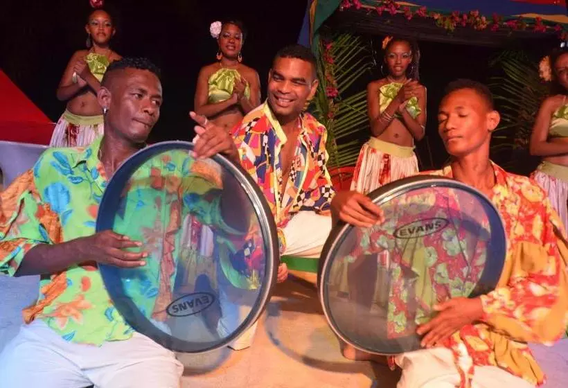 هتل Coral Azur Beach Resort Mont Choisy