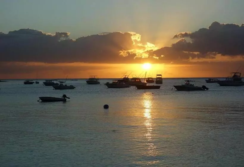 هتل Coral Azur Beach Resort Mont Choisy