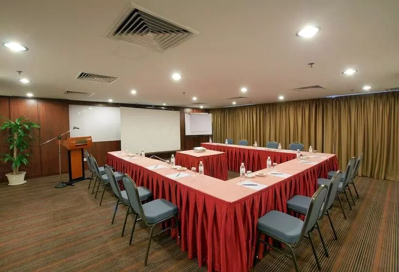 Отель Crystal Crown