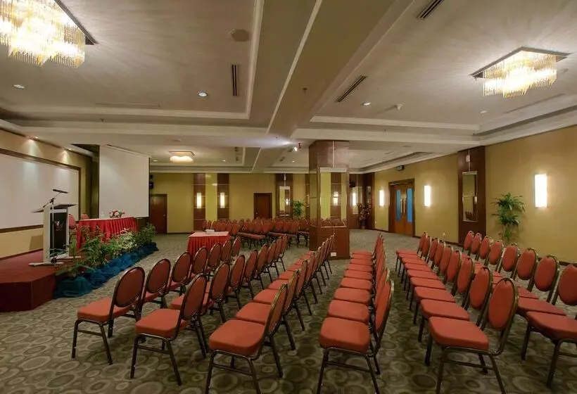 Отель Crystal Crown