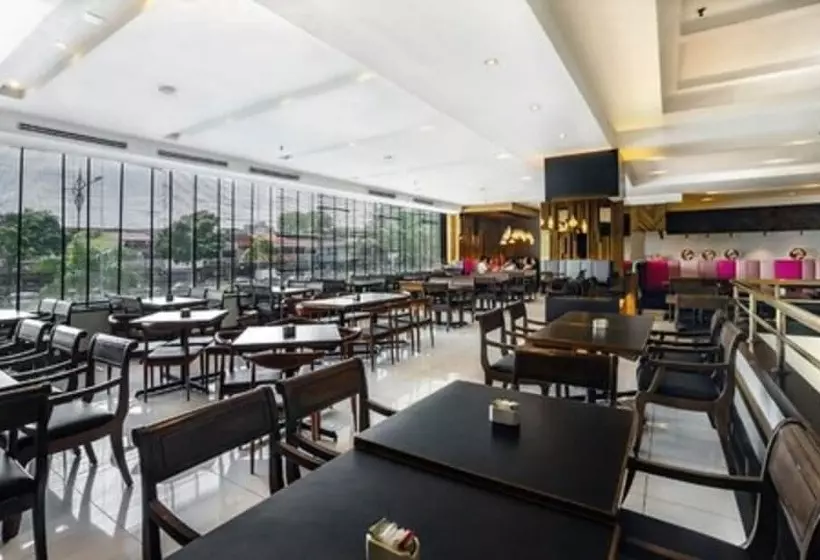 Отель Crystal Crown